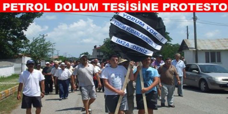 Dereköy`de Yorumsuz Miting - Samsun`un 19 Mayıs ilçesine bağlı Dereköy Beldesine kurulması planlanan petrol dolum tesisi sessiz bir şekilde protesto edildi