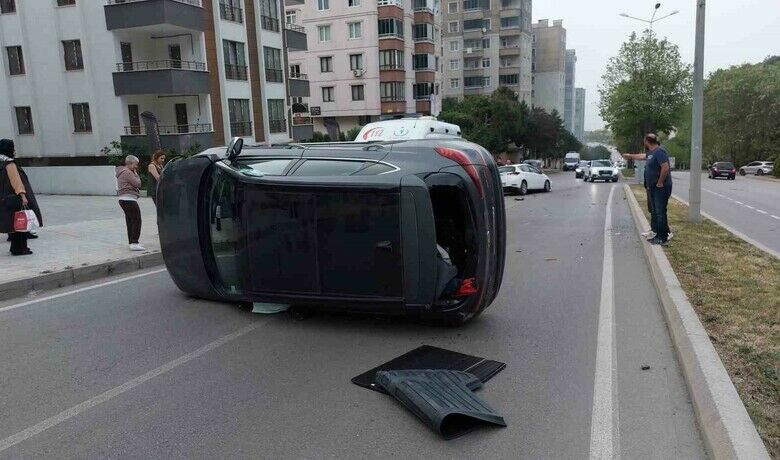 Samsun’da iki otomobil çarpıştı: 2 yaralı
 - Samsun’da iki otomobilin çarpışması sonucu meydana gelen trafik kazasında 2 kişi yaralandı.
