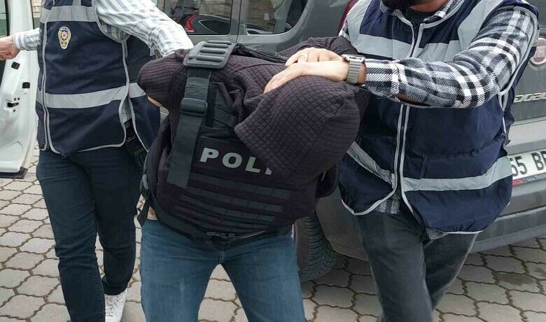 Karısını öldüren koca tutuklandı
 - Samsun’da evlerinin banyosunda 4 yıllık karısını tabancayla öldüren koca, çıkarıldığı mahkemece tutuklandı.