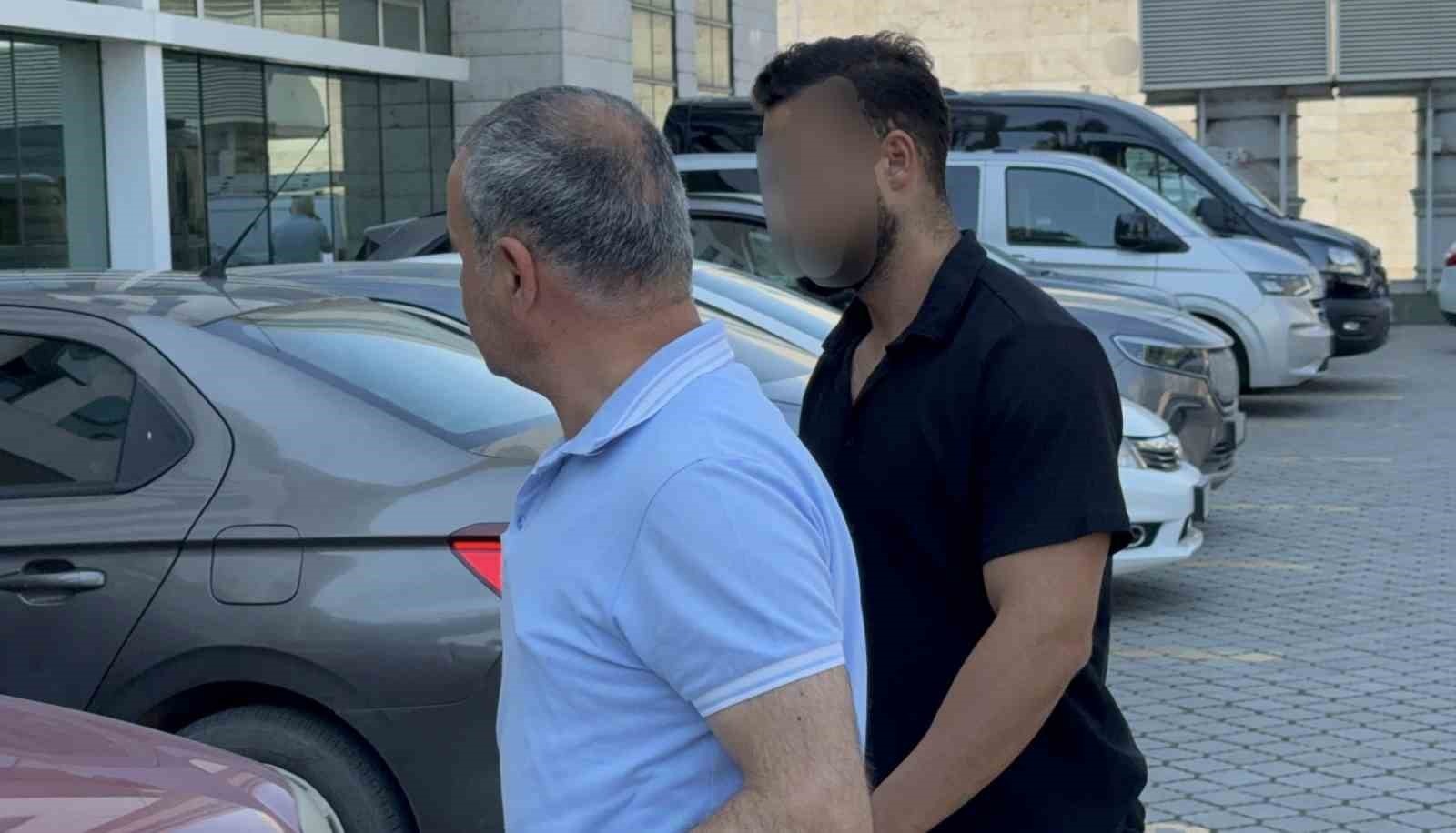 12 Yaşındaki Çocuğun Hayatını Kaybettiği Kazaylaİlgili Tıp Fakültesi Öğrencisi Sürücüye Adli Kontrol - Samsun’da bisikletiyle yaya geçidinden karşıya geçmeye çalışırken otomobilin çarpması sonucu hayatını kaybeden 12 yaşındaki ortaokul öğrencisinin ölümüyle ilgili gözaltına alınan tıp fakültesi öğrencisi araç sürücü çıkarıldığı hakimlikçe adli kontrol şartıyla serbest bırakıldı.