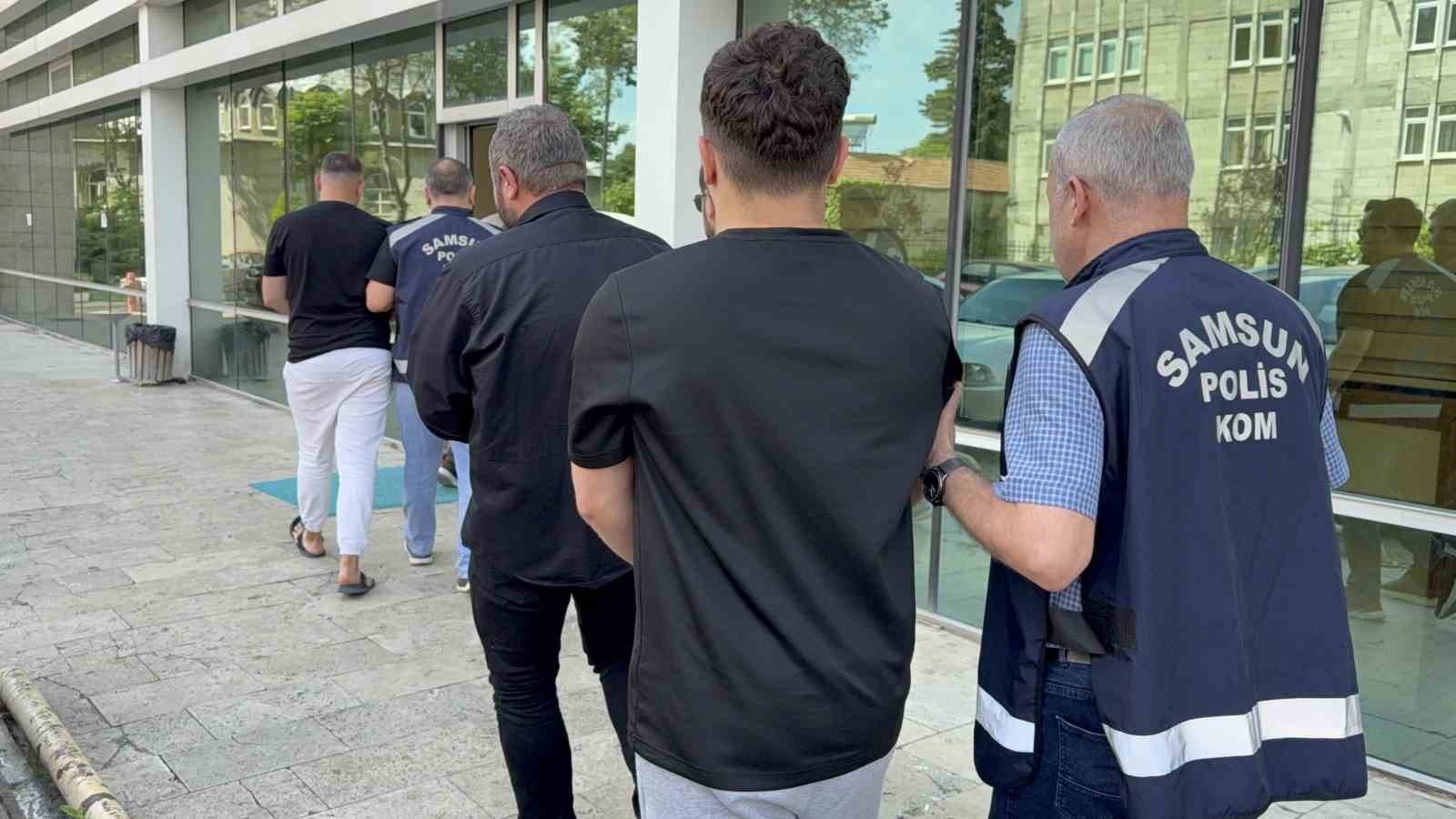 Tefecilik Ve Dolandırıcılık Operasyonundan4 Kişi Adliyeye Sevk Edildi - Samsun’da tefecilik, yağma ve nitelikli dolandırıcılık suçlarına yönelik düzenlenen eş zamanlı operasyonda gözaltına alınan 4 şüpheli, adliyeye sevk edildi.