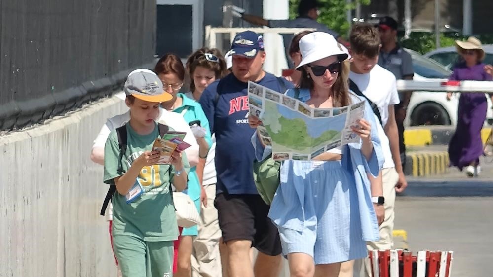 Samsun’un 3 Aylık Turizm Raporu:3 Ayda 125 Bin Turist Konakladı Samsun’un 3 Aylık Turizm Raporu:3 Ayda 125 Bin Turist Konakladı - Kültür ve Turizm Bakanlığı verilerine göre Samsun’da yılın ilk 3 ayında (Ocak-Mart) 5 bin 812’si yabancı olmak üzere toplam 125 bin 341 turist en az bir gün tesislerde konakladı.